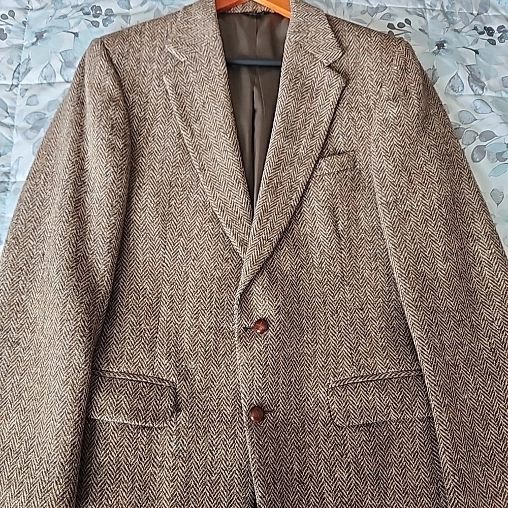 Elegant Brown Herringbone Blazer